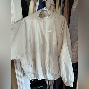 Nike beige windbreaker move to zero medium